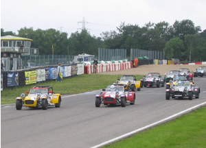 Suzy Dignan leads at Mallory Park